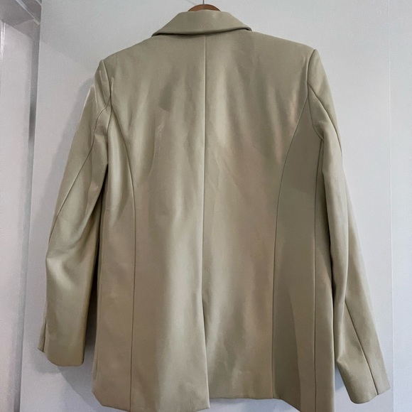 OAK+FORT Vegan leather blazer made in a relaxed fit and has a buttery soft feel. - Picture 4 of 6